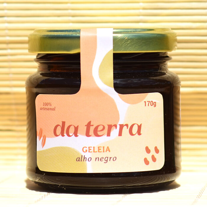 Geleia artesanal de alho negro Da Terra em pote de vidro.